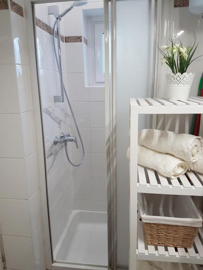 Apartma Zusterna Za Bazenom Koper Luaran gambar