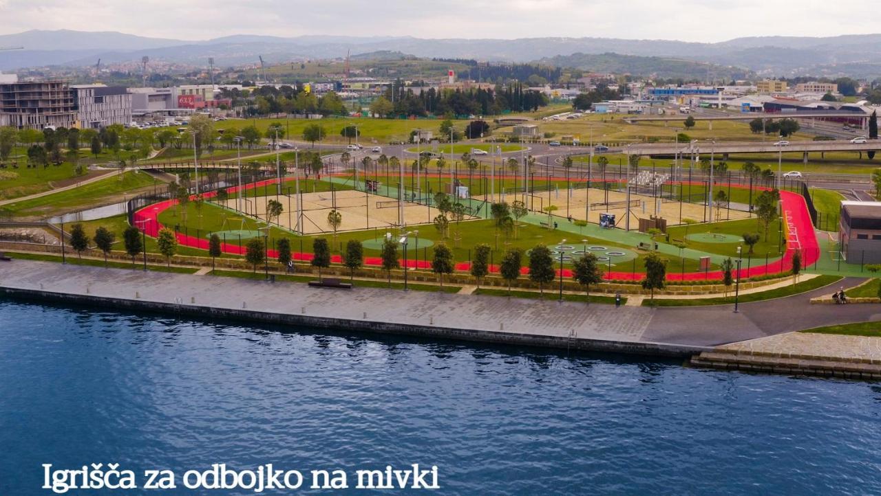 Apartma Zusterna Za Bazenom Koper Luaran gambar