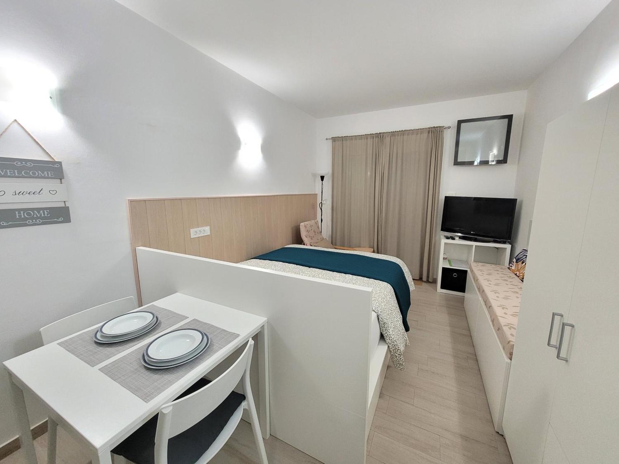 Apartma Zusterna Za Bazenom Koper Luaran gambar